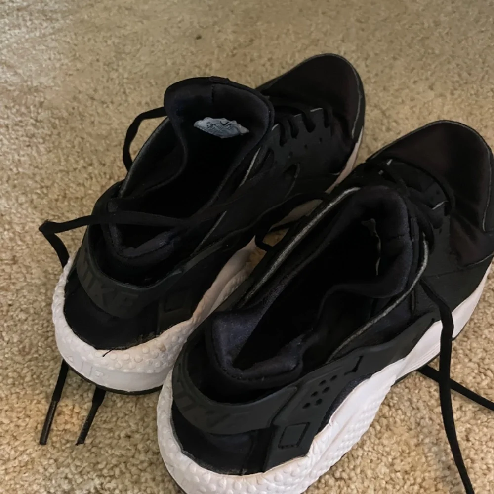 Nike Sneakers - Picture 2 of 3